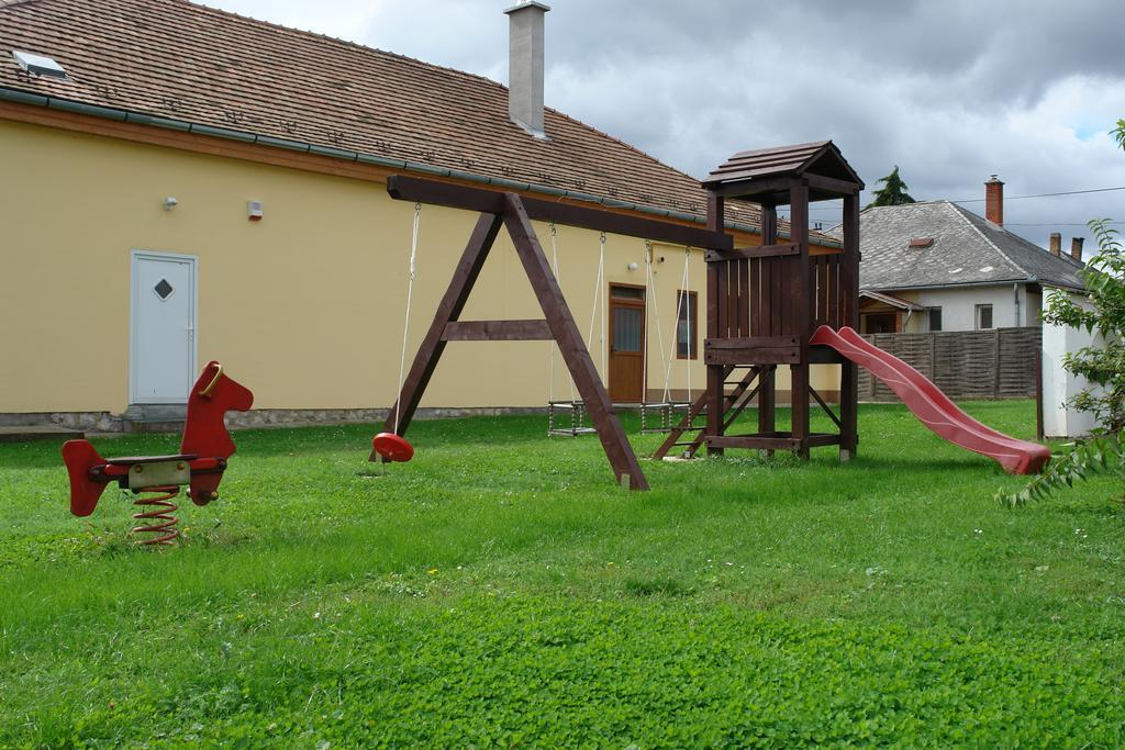 Koller Panzió Hotel Bonyhád Exterior foto