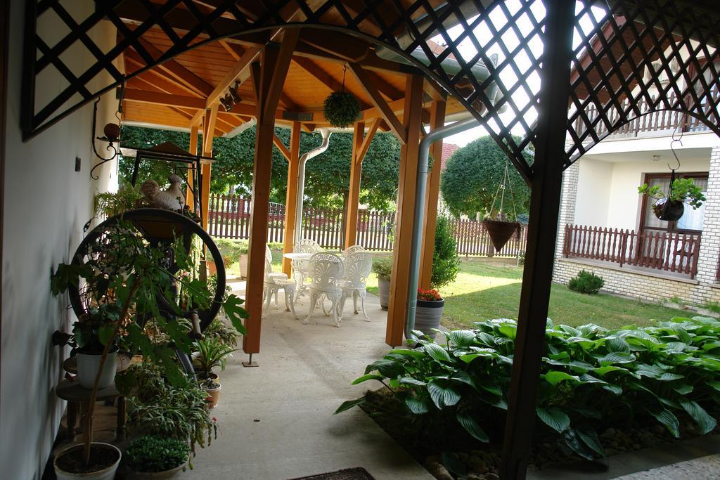 Koller Panzió Hotel Bonyhád Exterior foto
