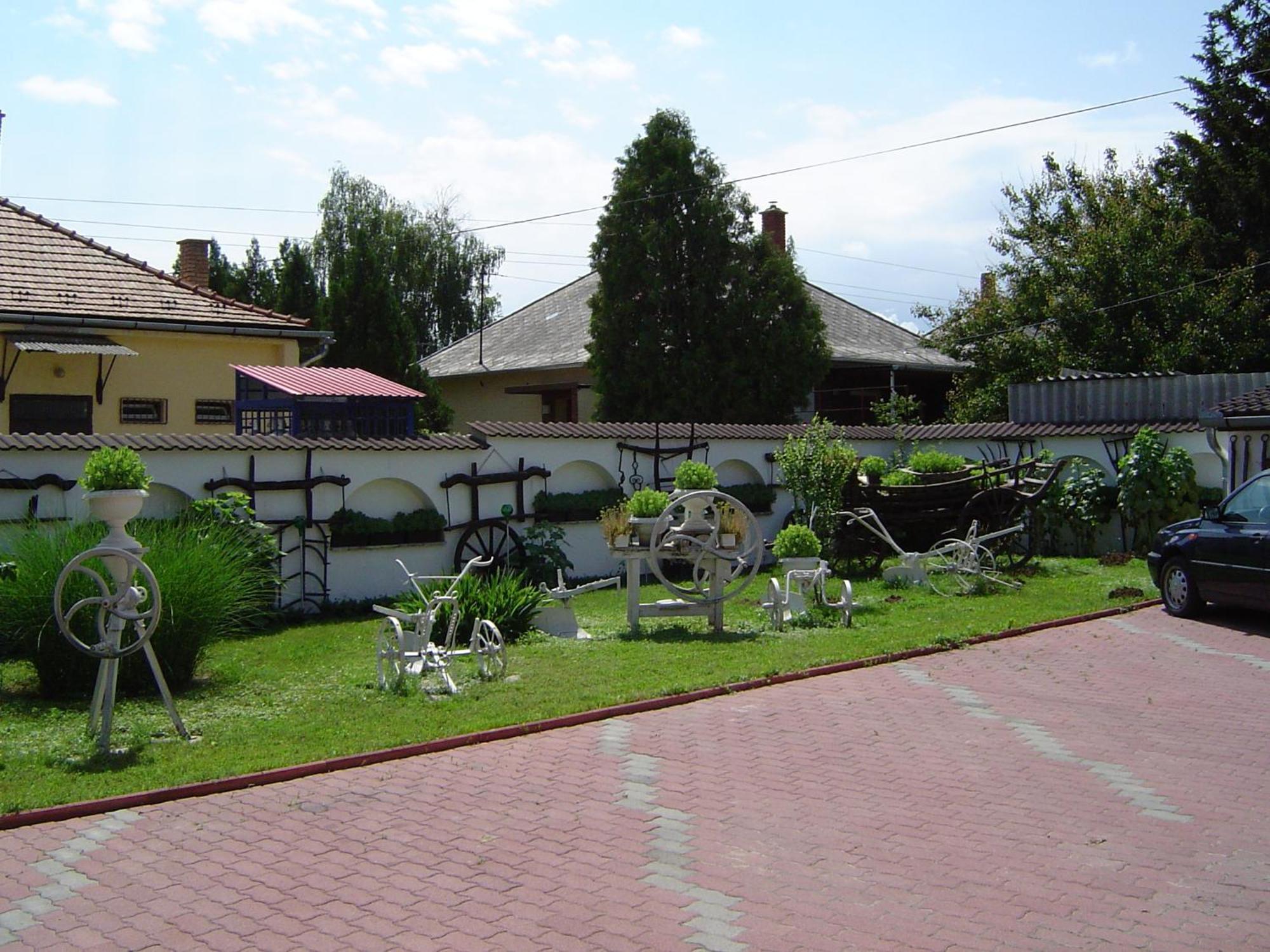 Koller Panzió Hotel Bonyhád Exterior foto