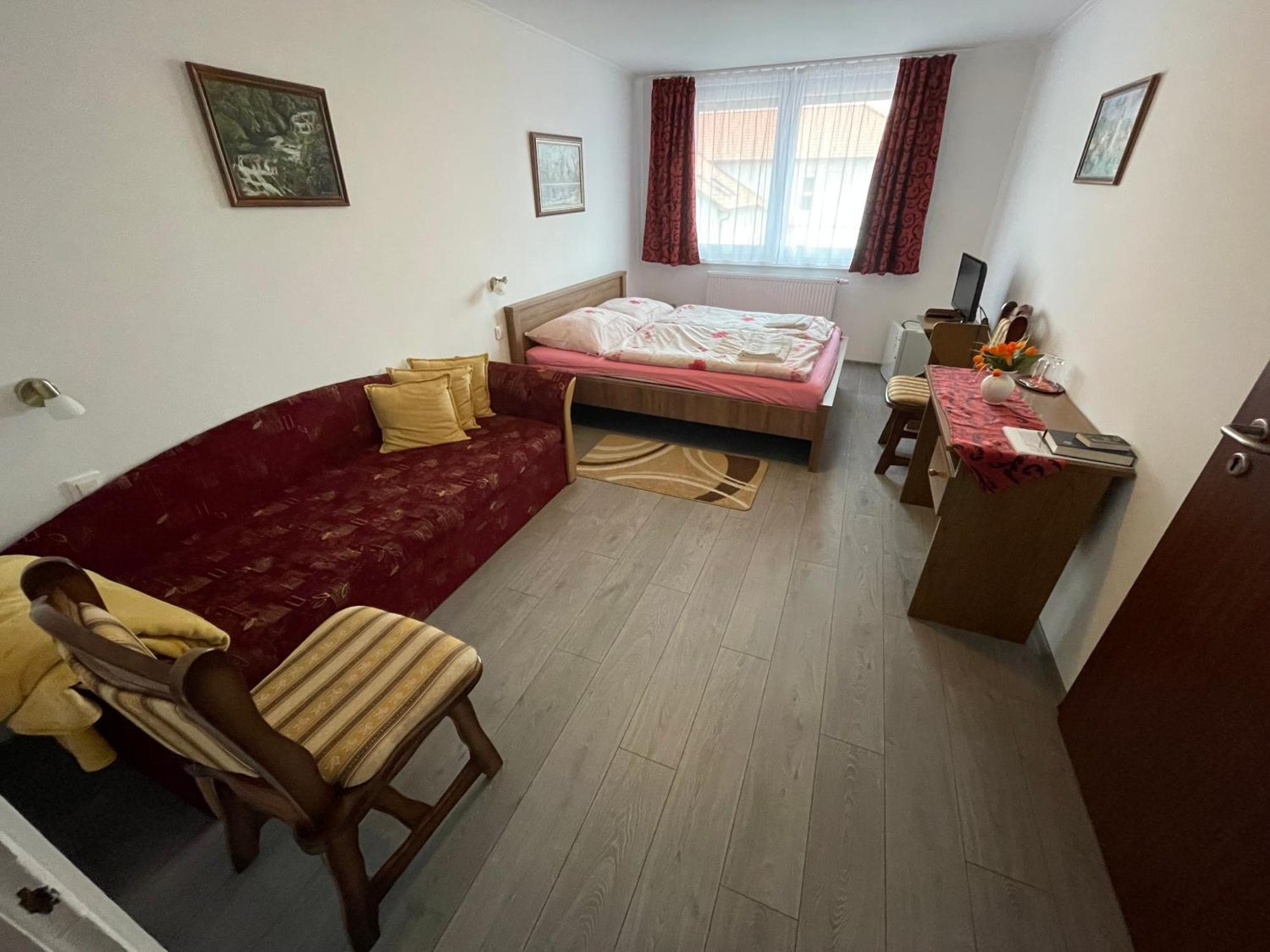 Koller Panzió Hotel Bonyhád Exterior foto