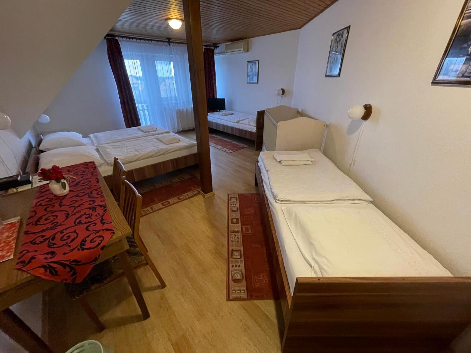Koller Panzió Hotel Bonyhád Exterior foto