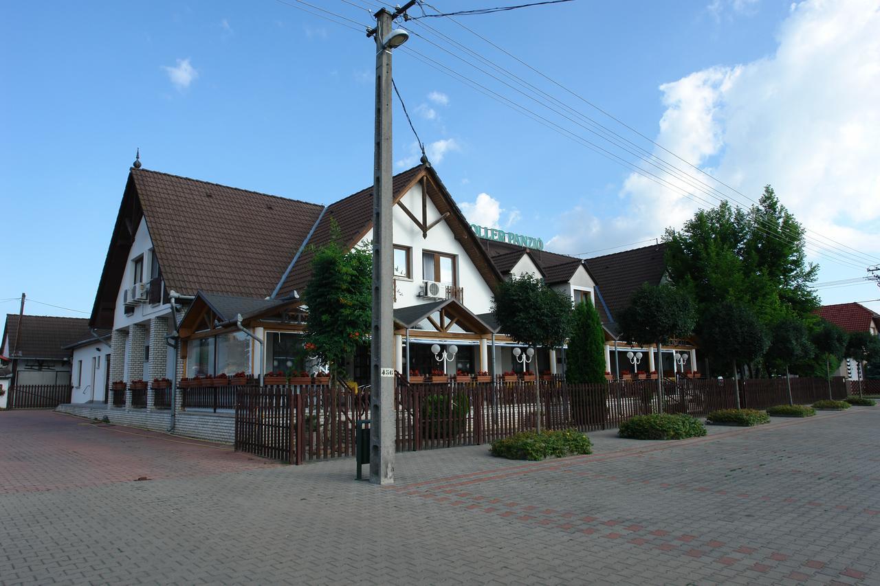Koller Panzió Hotel Bonyhád Exterior foto